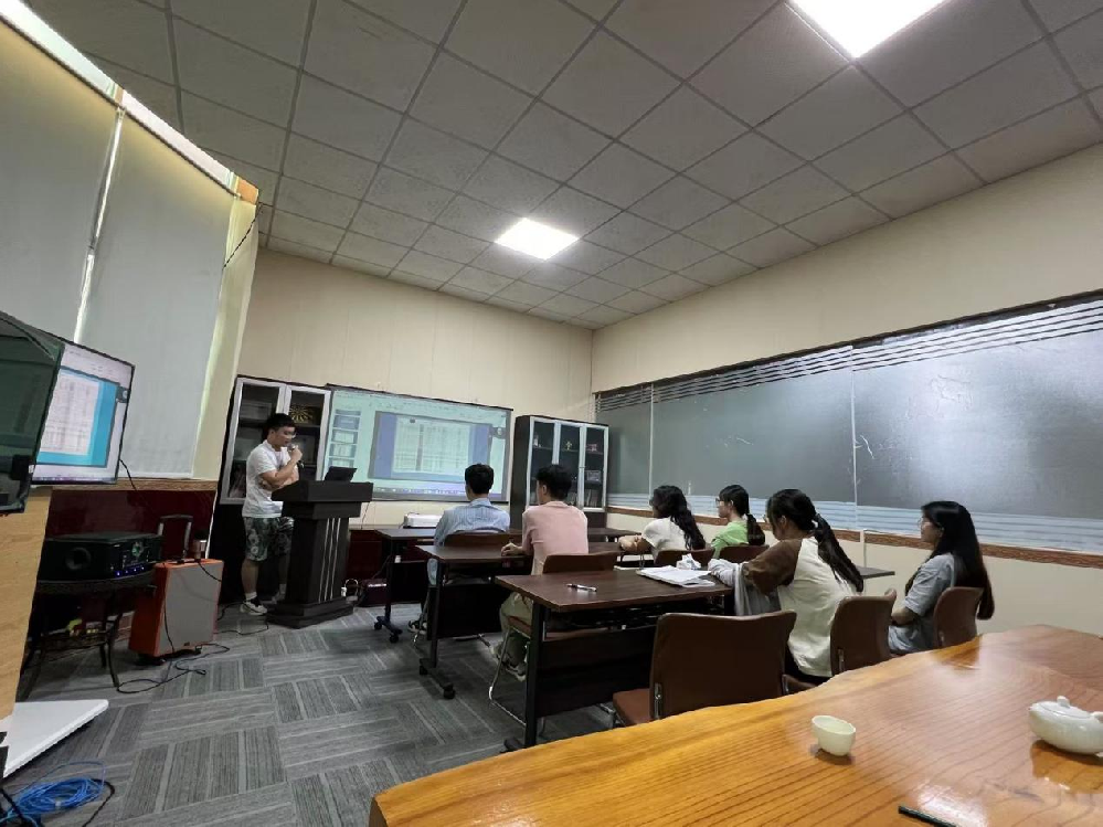 Internal training for foreign trade internship team - Huaqiang North Market research and business promotion practical training